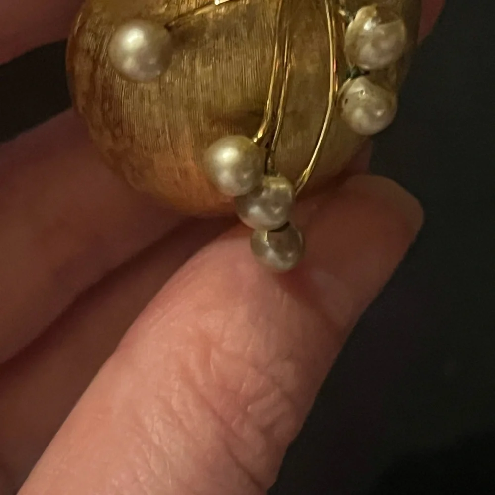 Vintage Gold Tone Apple Brooch with Faux pearls Richelieu